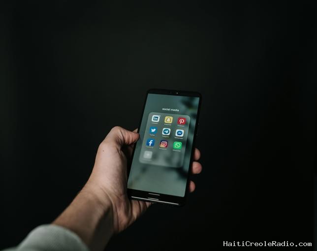 Étudiants à l’étranger : transformez vos réseaux sociaux en alliés