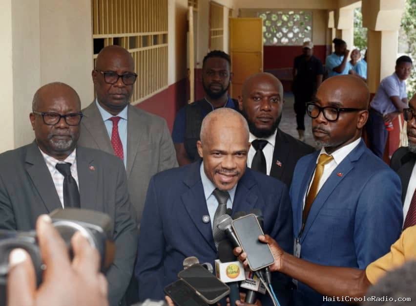 Examens officiels dans les fiefs des gangs : l’État haïtien officialise son pacte honteux de « Vivre ensemble » avec le crime organisé