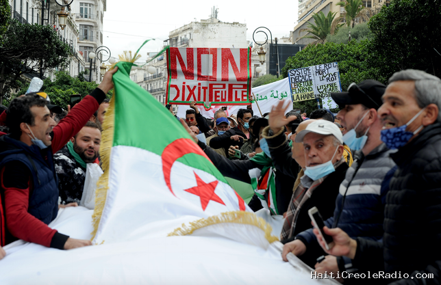 Face aux oppositions, le pouvoir algérien “mise sur la lassitude et sur la peur”
