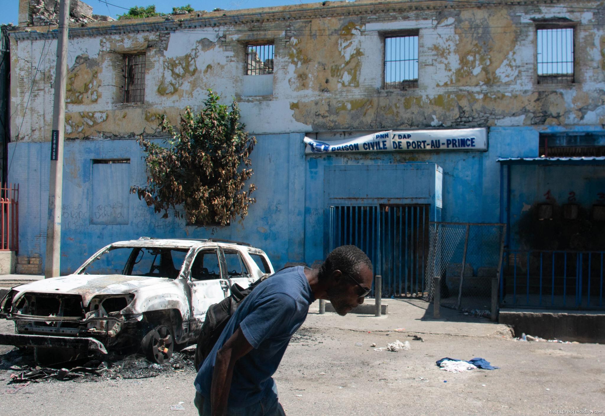 FLASHBACK | Haïti, 2 mars 2024 — 3 600 détenus évadés du Pénitencier national : où en est l’enquête sur l’attaque des gangs ? L’unité nationale peut-elle se construire sur l’impunité ?