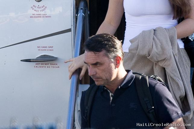 Flávio Bolsonaro fuit à Miami, la droite brésilienne face à un dilemme