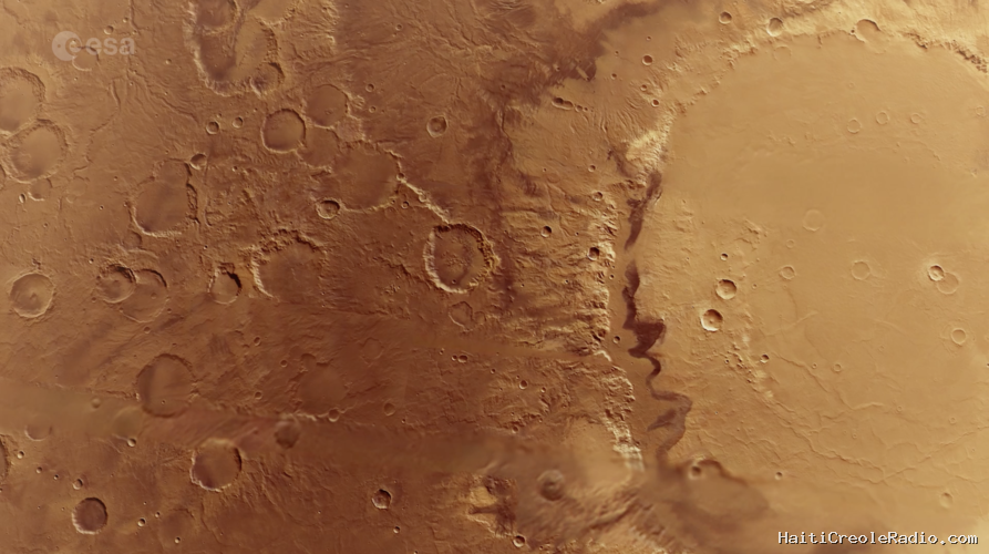Fly around Schiaparelli Crater with Mars Express