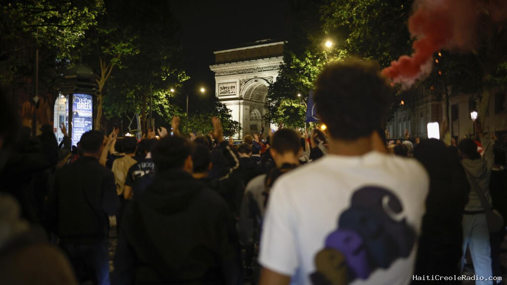 France: une centaine d'interpellations à Paris à l'issue du match Bayern-PSG, des blessés dont un grave