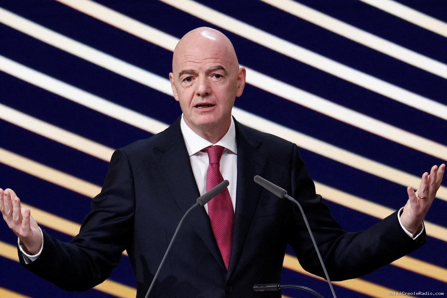 Gianni Infantino, esseulé à la FIFA et contesté de toutes parts, abandonne son plan controversé