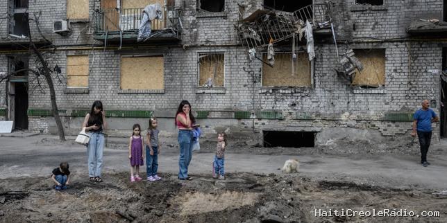 Guerre en Ukraine : à Kiev, où la Russie multiplie les attaques meurtrières, des nuits en sous-sol et sur les chaînes Telegram