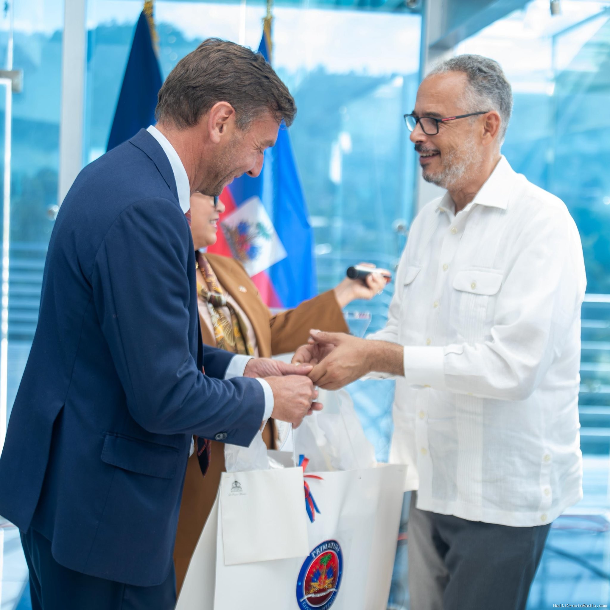 Haïti | 13 DÉCEMBRE — Après les propos escamotés de l’ambassadeur Michon : l’Europe viendra-t-elle observer un référendum que la Commission de Venise avait déconseillé ?