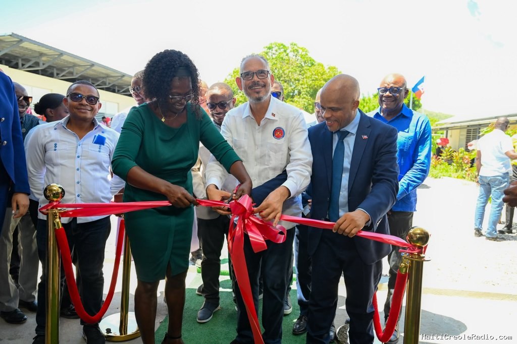Haïti | Député Bossé : « Pas une chance sur mille » pour le 13 décembre ; dans le Sud, Fils-Aimé inaugure une ancienne école privée, tandis que son escorte arrive par mer