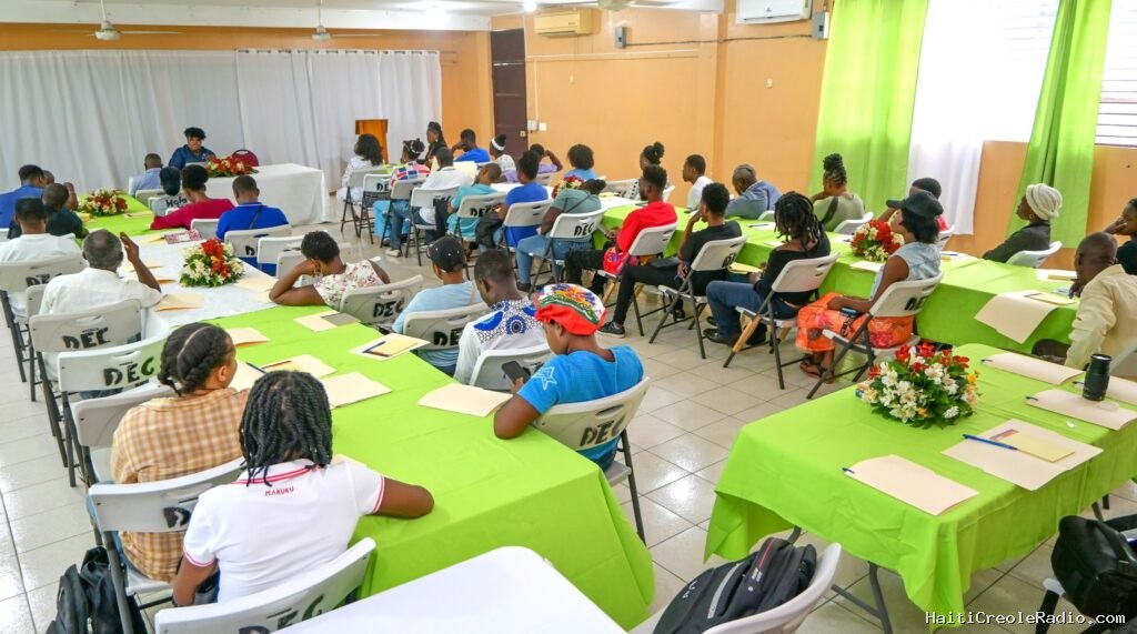 Haïti : des déchets transformés en œuvres d’art