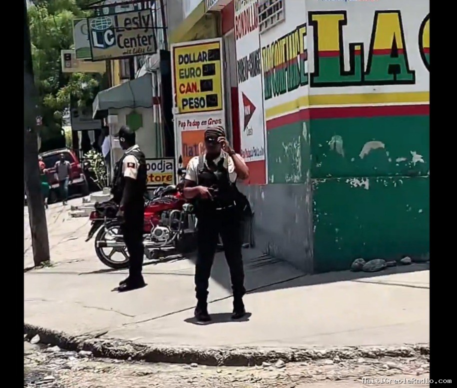 Haïti : la police disperse brutalement une manifestation pacifique réclamant la réouverture de l’aéroport de Port-au-Prince