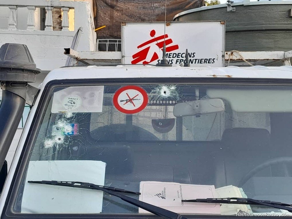 Haïti : MSF contrainte d’évacuer son hôpital de Cité Soleil et d’y suspendre temporairement ses activités