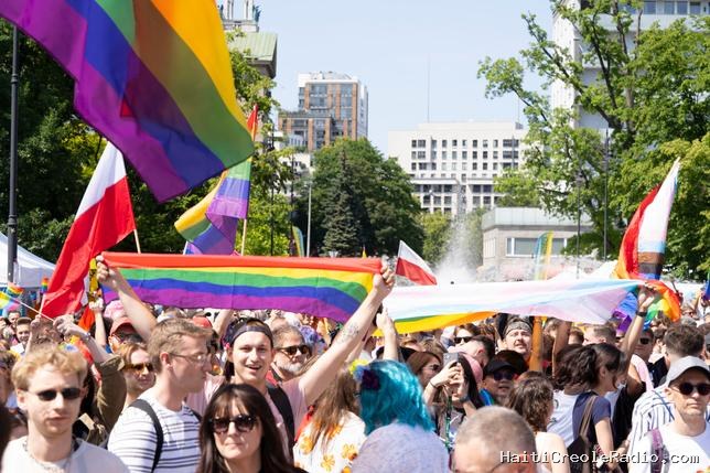 “Historique” : deux premiers mariages homosexuels reconnus en Pologne