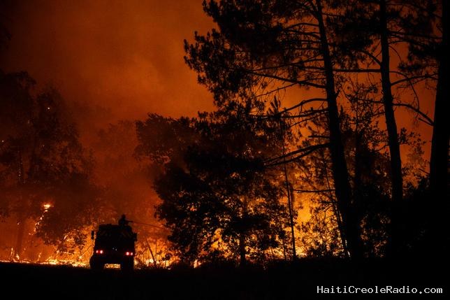 Incendies : la France annonce des renforts européens, l’Espagne déclare l’état d’urgence