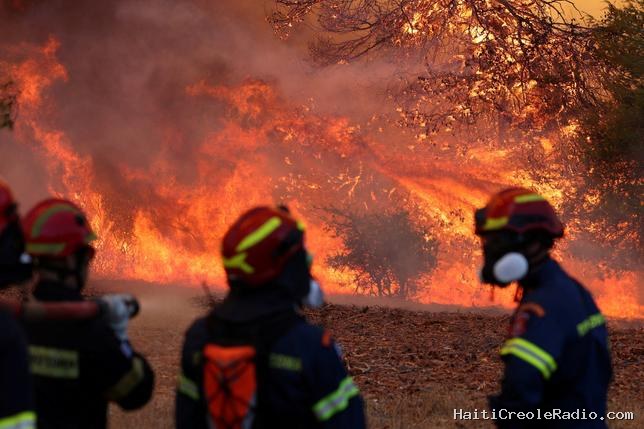 Incendies : la Grèce en alerte maximale