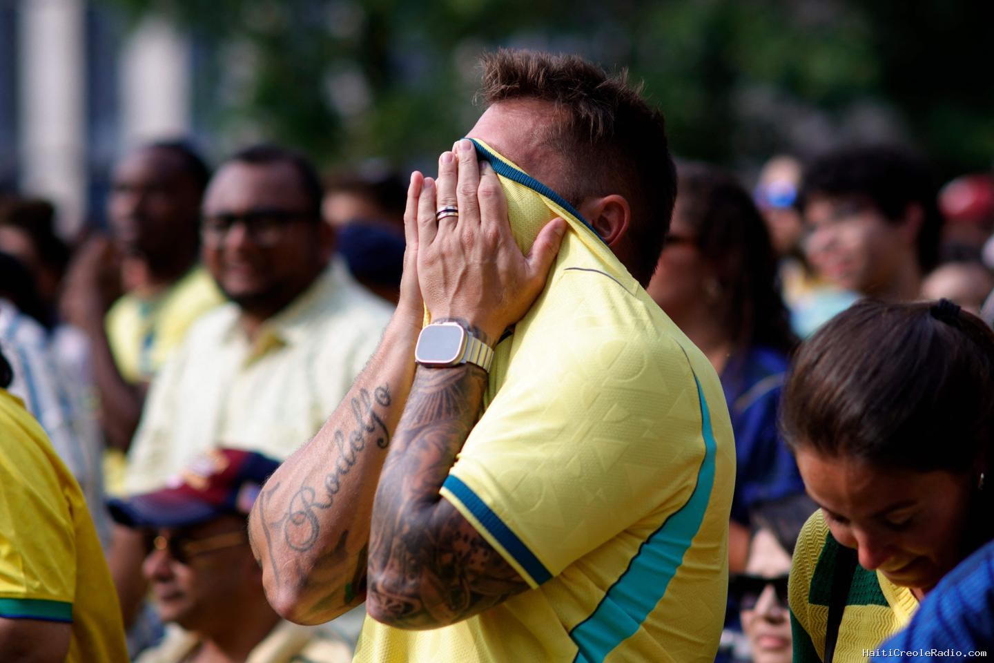« J’y croyais vraiment cette année ! » : à Rio, la déception des supporteurs de la Seleçao après l’élimination de la Coupe du monde 2026