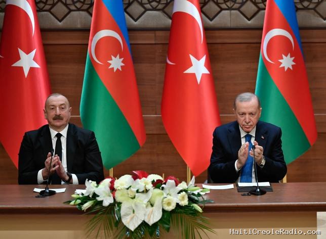 L’Azerbaïdjan interdit le voile à l’école, au grand dam de la Turquie