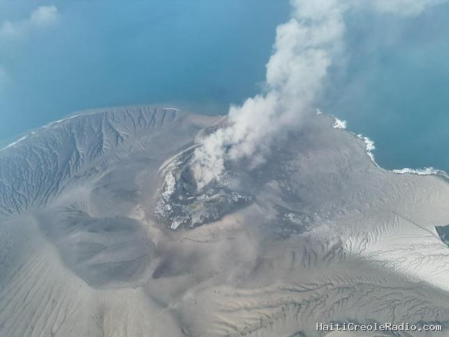L’éruption du Anak Krakatao bloque des milliers de passagers dans les aéroports indonésiens