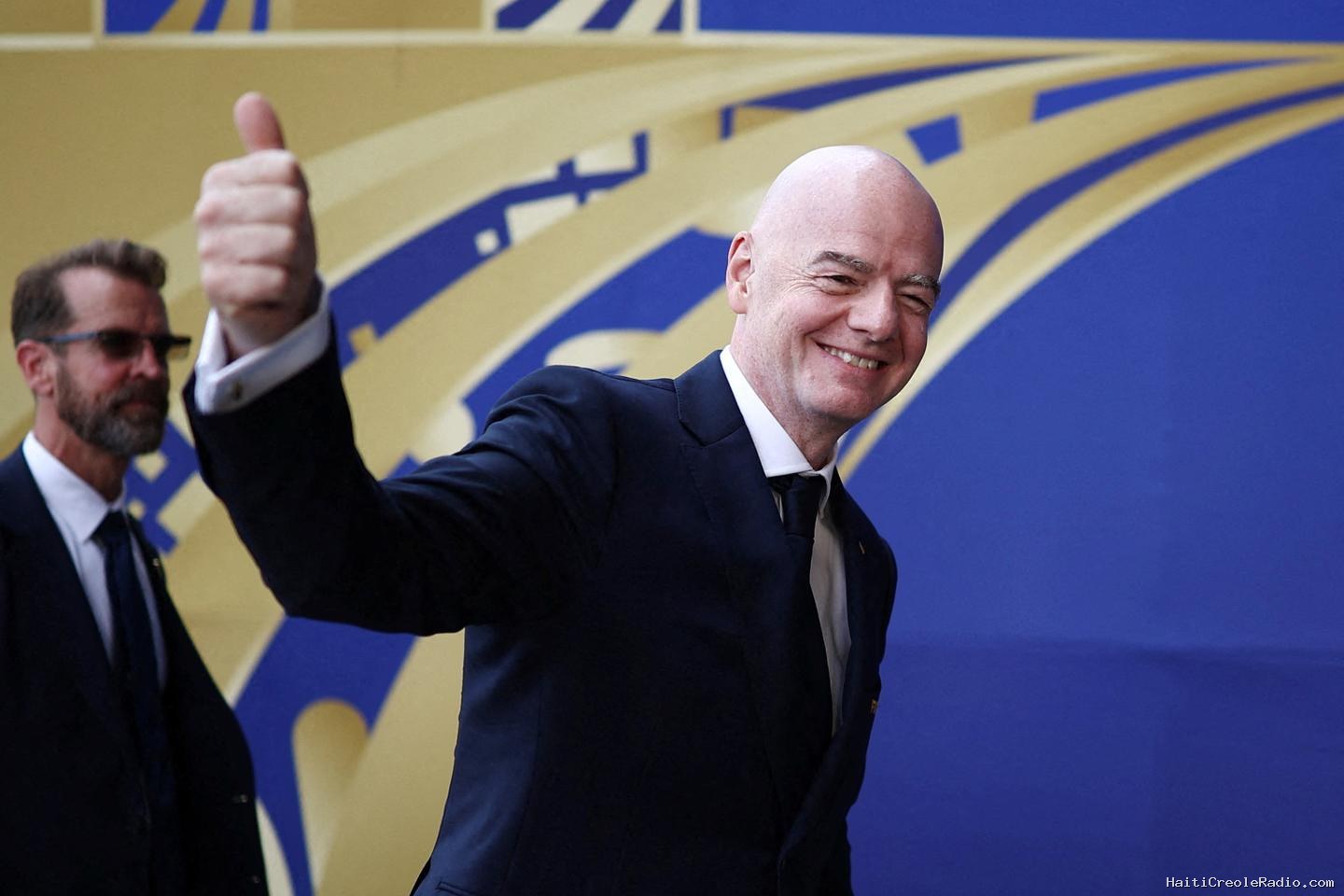 La FIFA veut s’ouvrir aux investisseurs privés, l’UEFA l’accuse de « vendre le football »