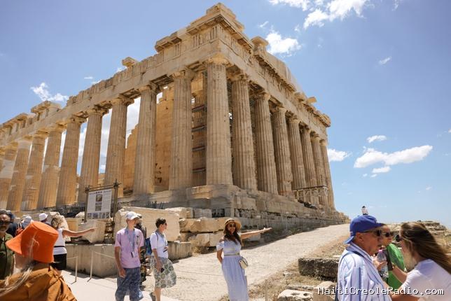 La Grèce, ce paradis du tourisme où la moitié de la population est privée de vacances