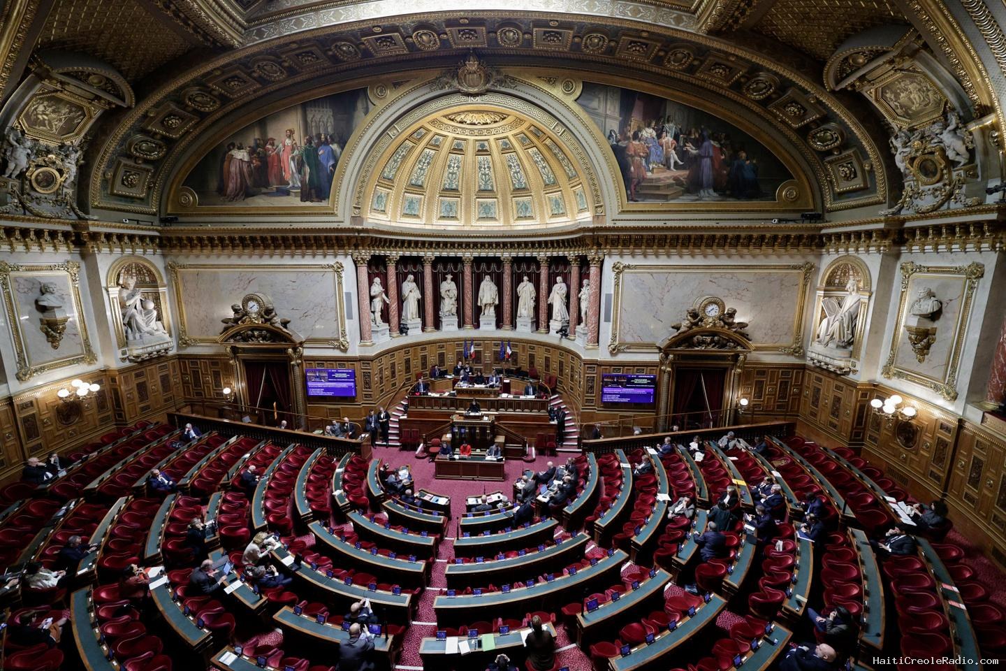 La réforme du sport professionnel, visant notamment les dérives dans le football, adoptée par le Parlement