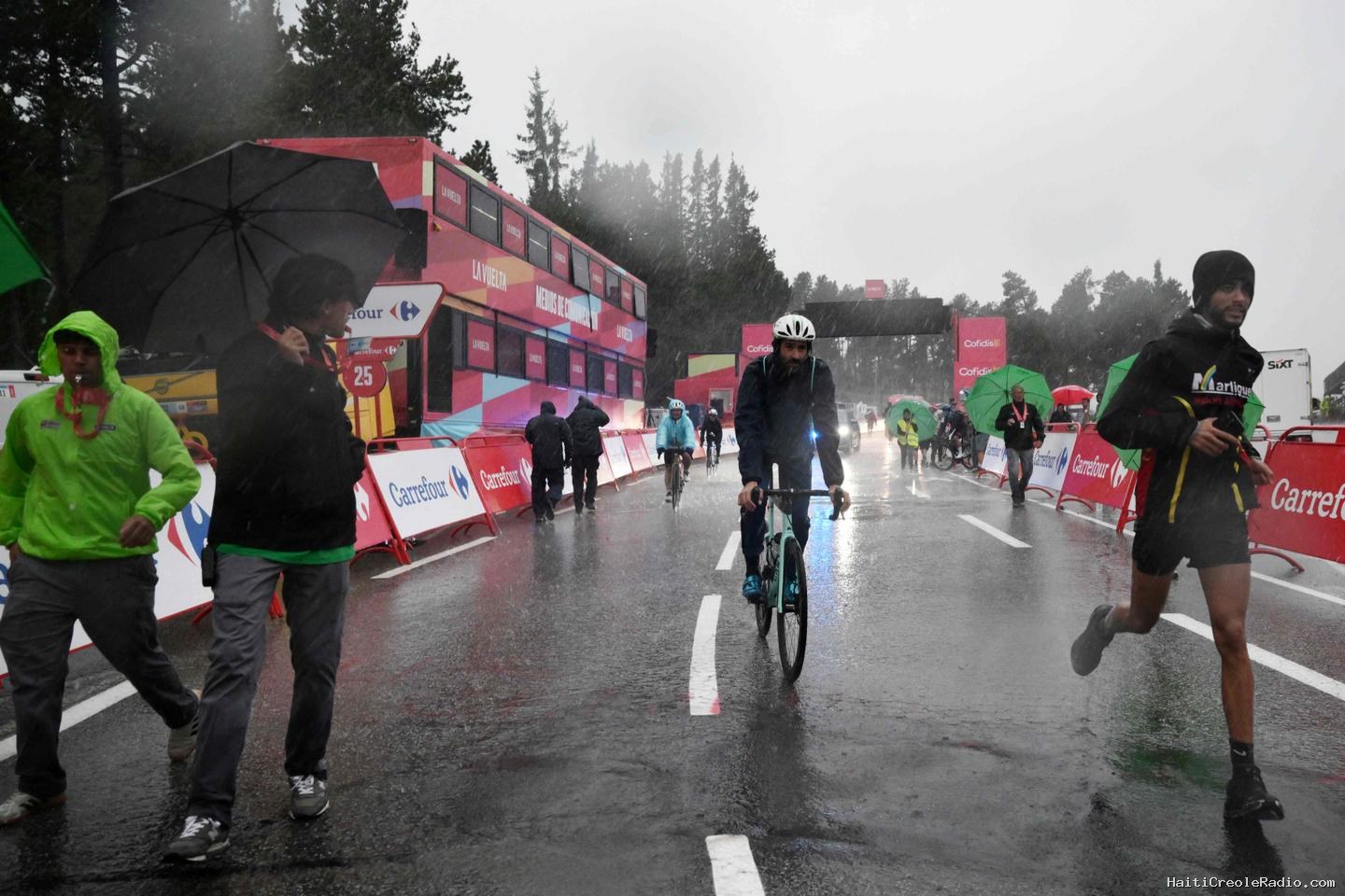 La troisième étape du Tour d’Espagne annulée à 15 kilomètres de l’arrivée après un déluge de grêle