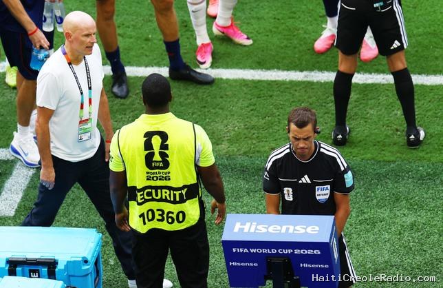 La VAR, “éteignoir” et “pire cauchemar de la Coupe du monde”