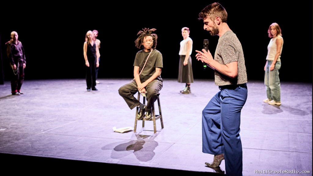 L'art de la chute : six jeunes auteur-ices s'emparent des codes du stand-up