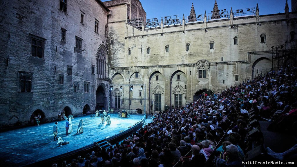 Le 80e Festival d’Avignon affronte le Mal, invite la langue coréenne et défend la culture