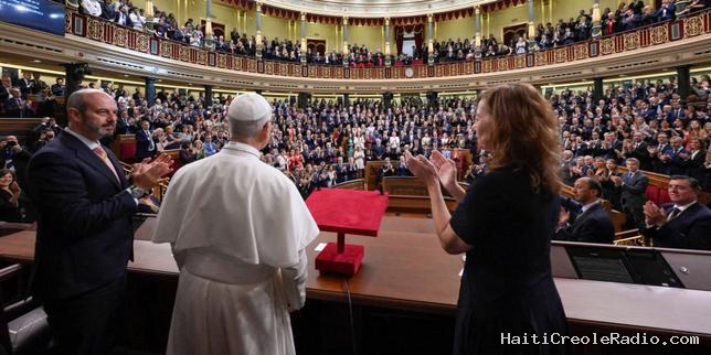 Le pape Léon XIV appelle devant les élus espagnols à l’action pour faire face au « drame tragique de la migration »