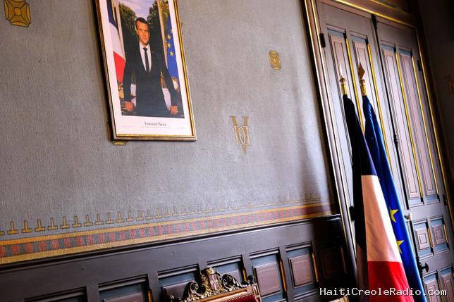Le portrait de Macron décroché par Bally Bagayoko, un mauvais présage pour 2027
