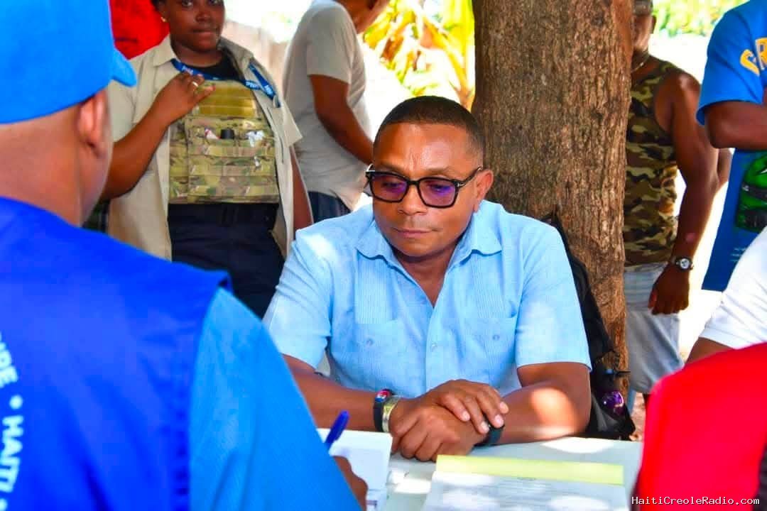 Le pragmatisme lavalassien : l’échelle tenue pour le PHTK et l’oligarchie, son ministre chargé du Transport invite la population à participer aux élections du 13 décembre