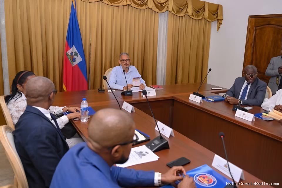 Le Premier ministre préside un Conseil des ministres à la Villa d’Accueil