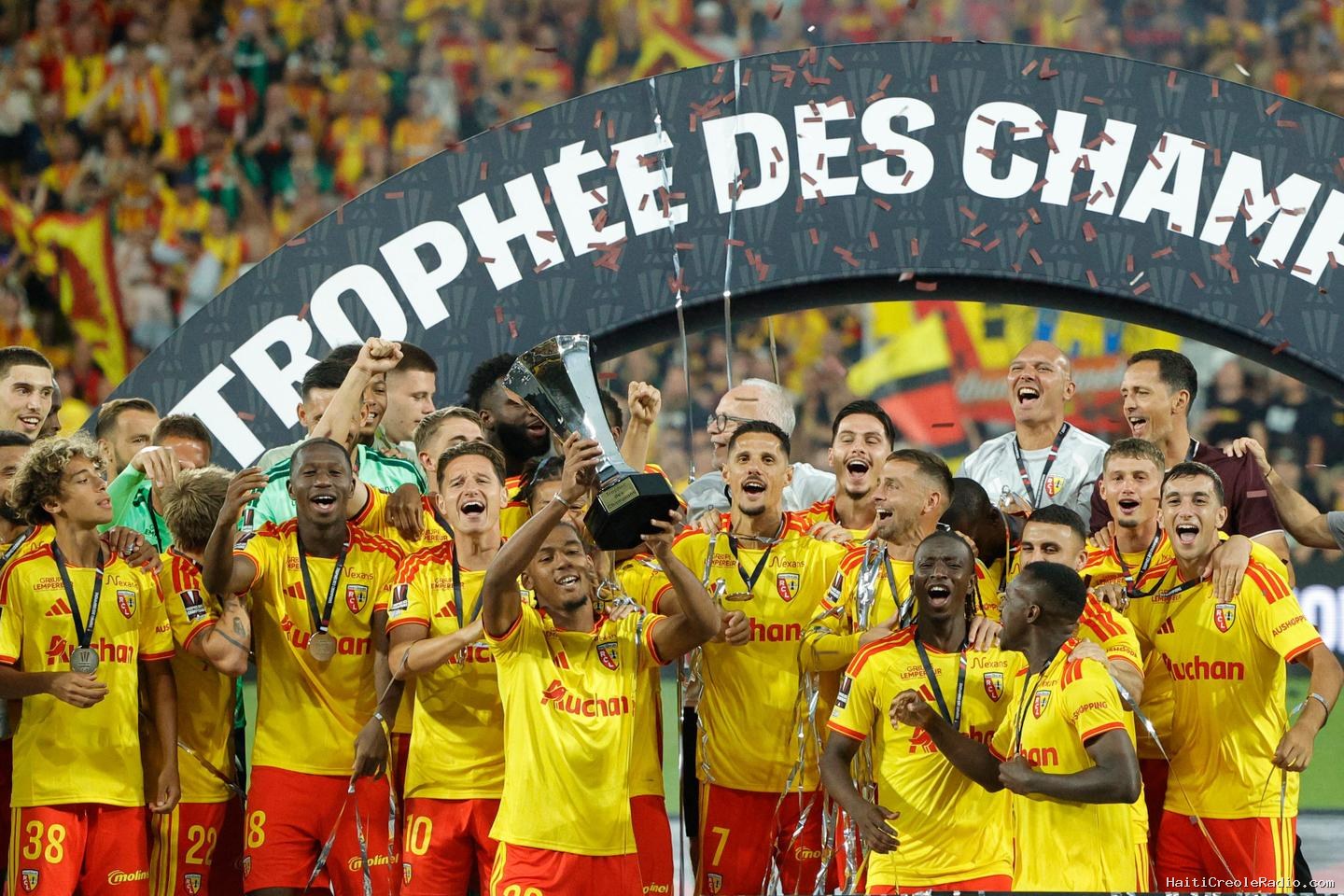 Le RC Lens remporte le premier Trophée des champions de son histoire face au PSG