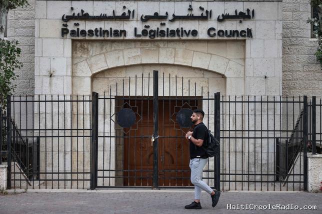 Le report des élections en Palestine est un “crime contre la démocratie”