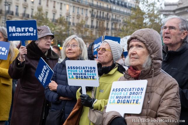 Le texte sur le droit à l’aide à mourir est adopté en France mais son périple n’est pas fini