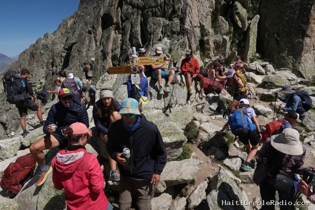 Le Tour du Mont-Blanc victime de son succès, un maire de Haute-Savoie veut en limiter l’accès