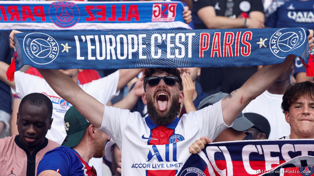 L'Équipe de France de Football: les champions d'Europe de retour, Mbappé sous les regards