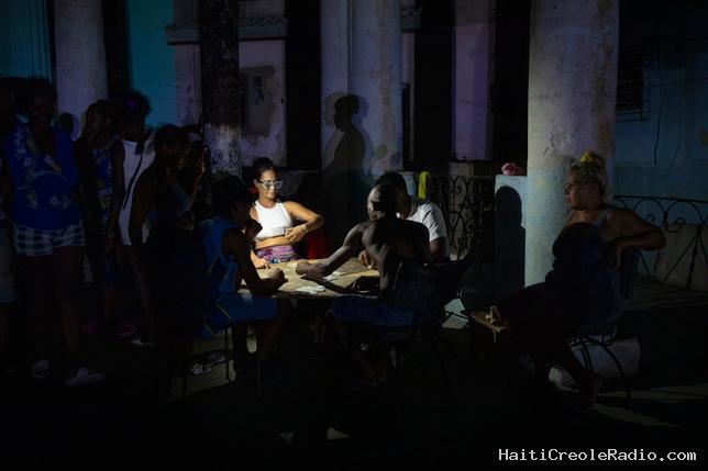 Les Cubains déjouent, pour l’heure, les pronostics de Trump : “On s’accroche de toutes nos forces”
