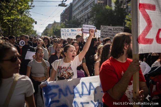 Les Grecs défilent pour dénoncer “le démantèlement progressif de l’éducation publique”