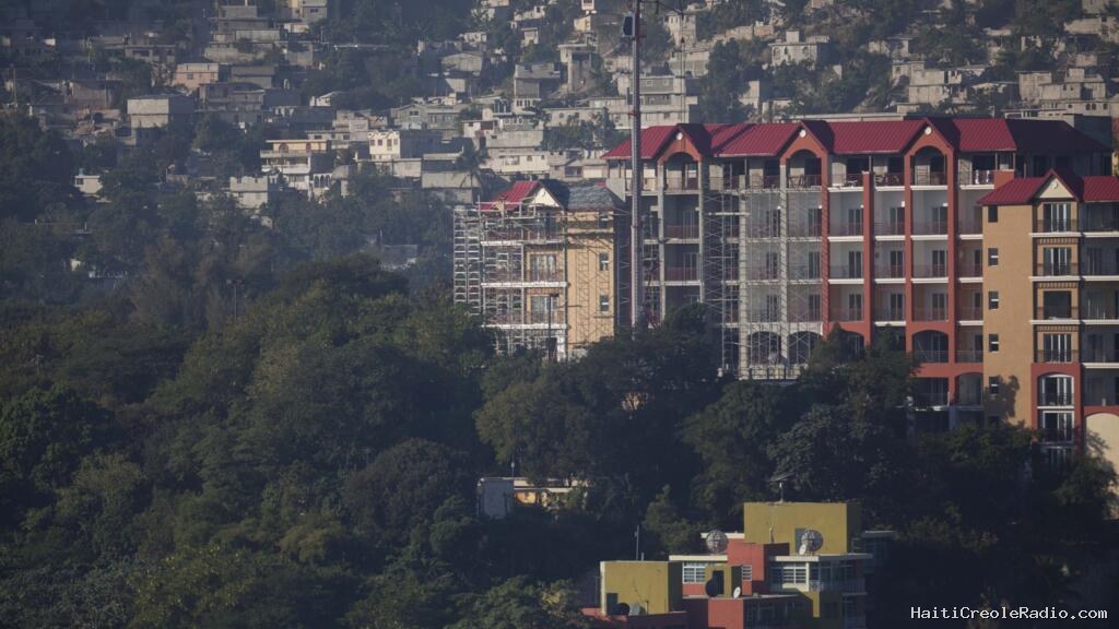 Les lieux de pouvoir: en Haïti, le Karibe et le Montana accueillent les réunions politiques