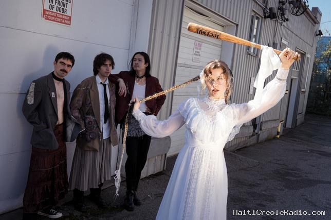Les punks de PISS signent un premier album “que tout le monde a besoin d’écouter”