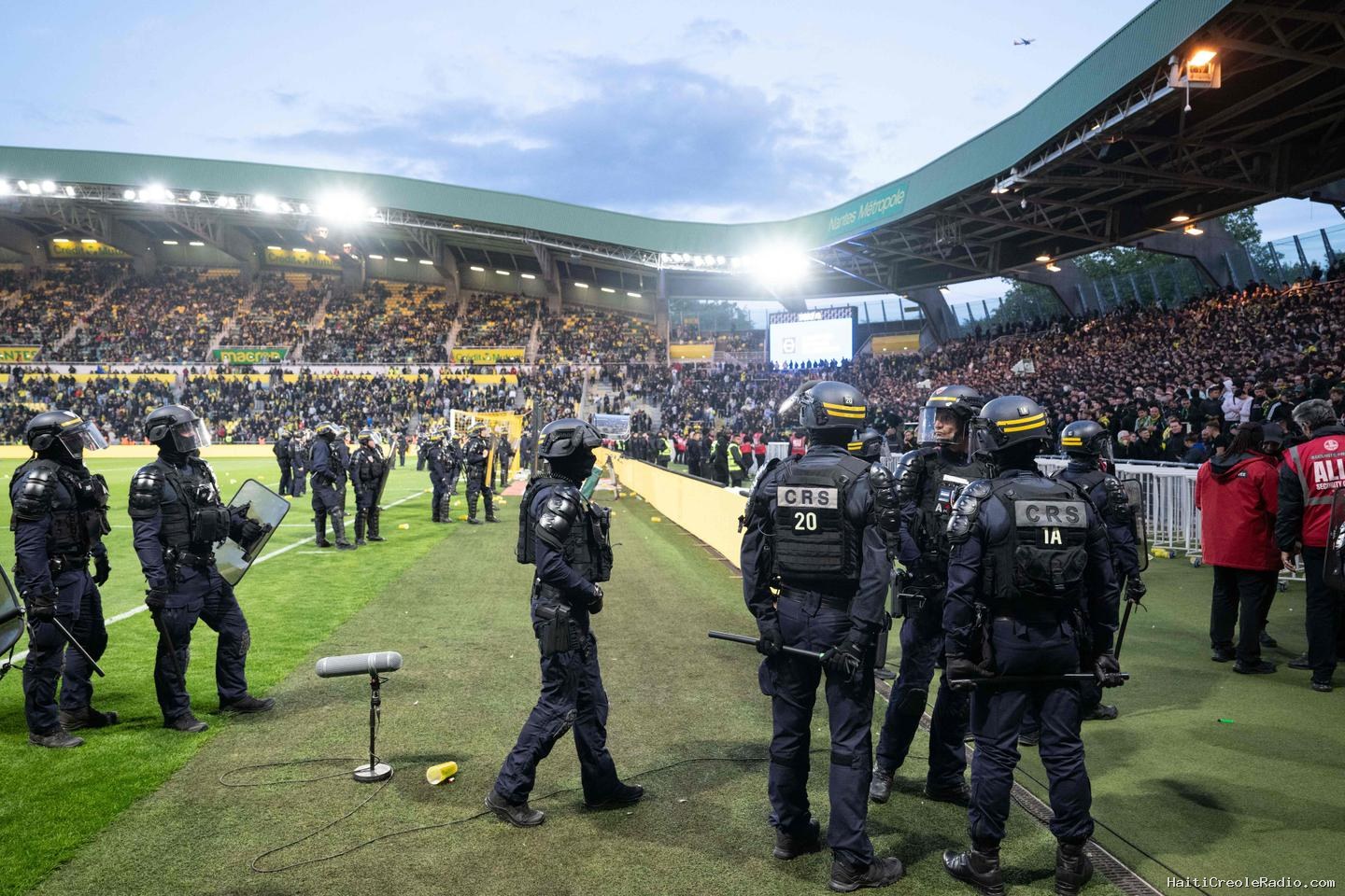 Ligue 1 : Nantes-Toulouse définitivement interrompu après un envahissement de terrain