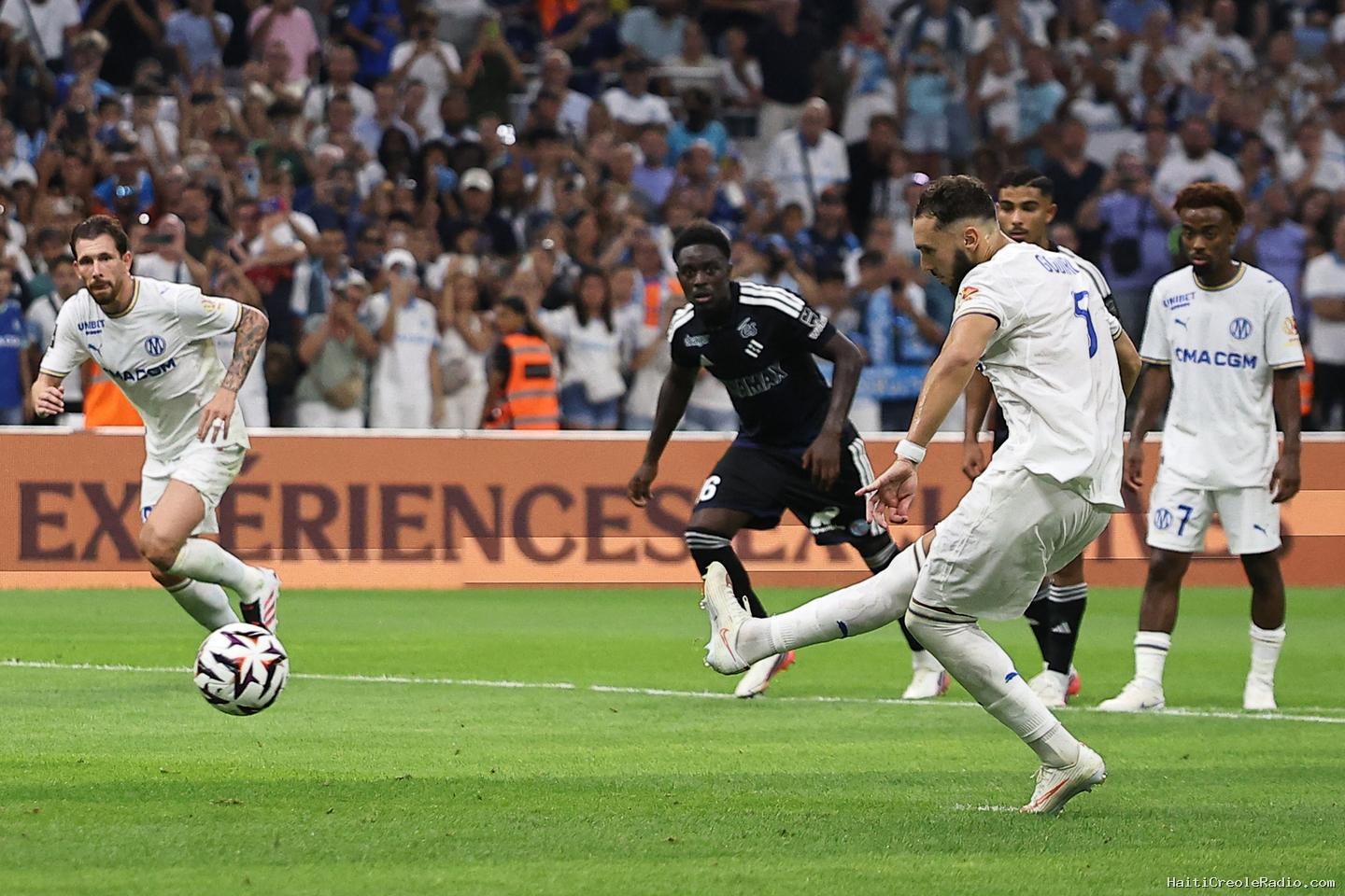 L’OM ouvre la saison de Ligue 1 avec une large victoire contre Strasbourg