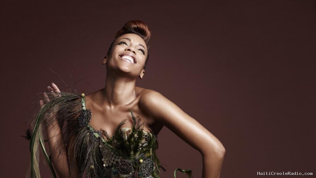 Lynnsha : 6 albums, des tubes et un concert à Paris ne pas manquer