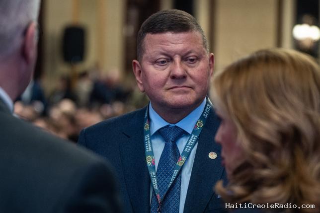 Malgré la guerre, le général Valeri Zaloujny se rêve en “de Gaulle ukrainien”