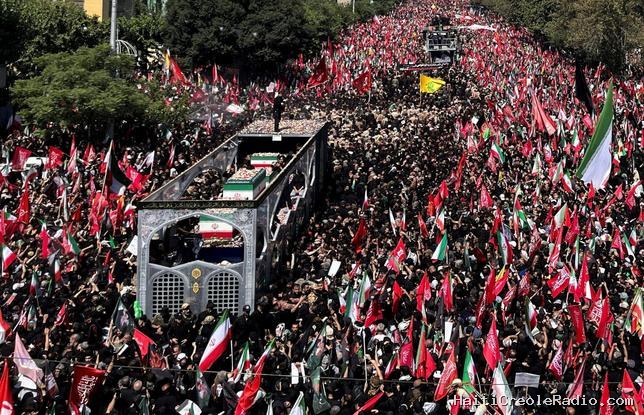 Marée humaine à Téhéran en hommage à Ali Khamenei : “Le monde stupéfié par l’amour pour le guide”