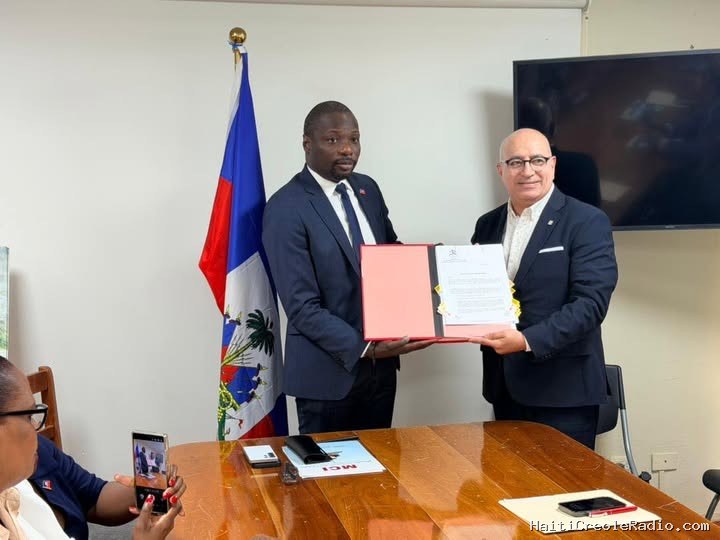 MCI : le gouvernement signe une convention de 10,2 millions de dollars pour le projet ALPLA HAITI S.A.0