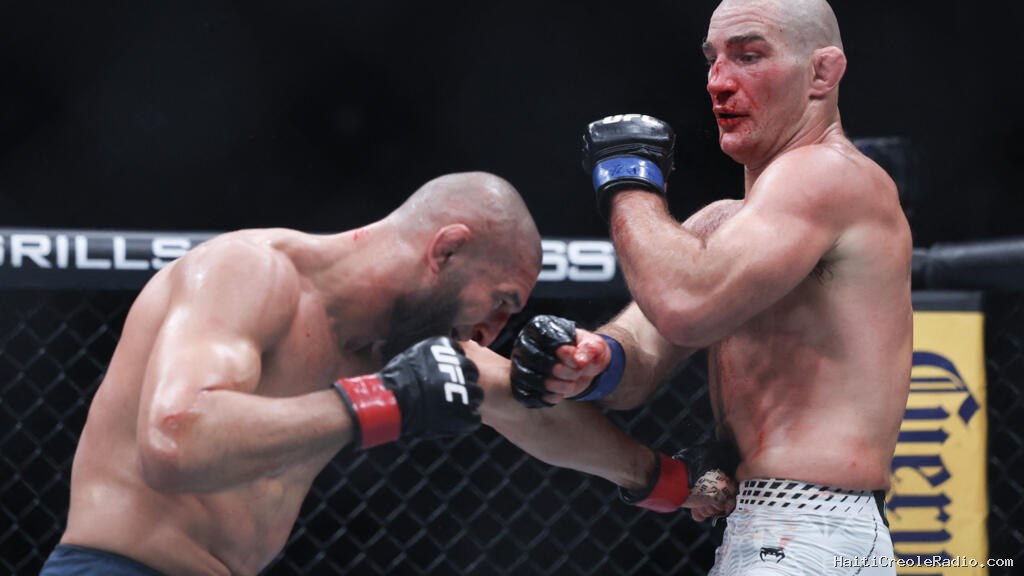 MMA: Strickland inflige sa première défaite à Chimaev