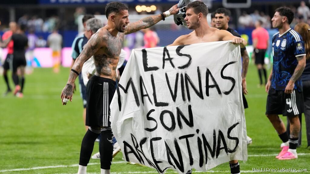 Mondial 2026: pourquoi la banderole des joueurs argentins sur les Malouines fait polémique