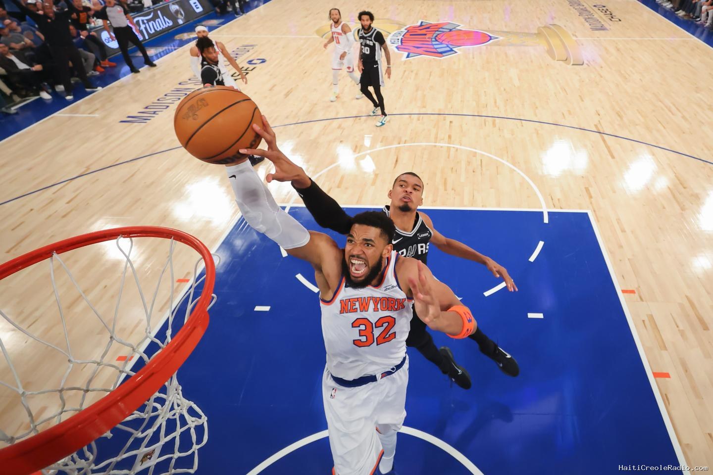 NBA : les New York Knicks réussissent une remontée fantastique devant leur public, Wembanyama nouvel ennemi juré du Madison Square Garden