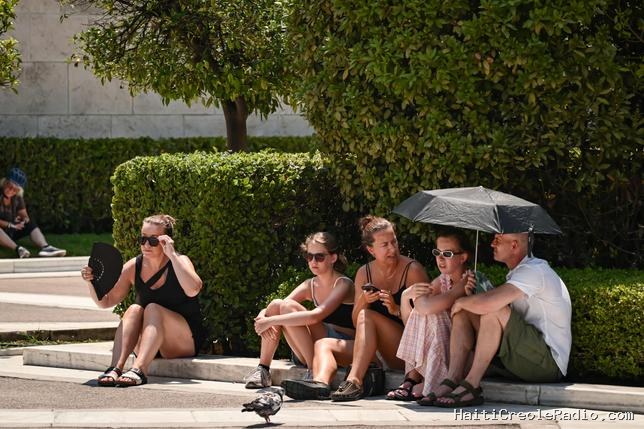 Plantations d’arbres, locaux climatisés : comment Athènes tente de s’adapter au réchauffement